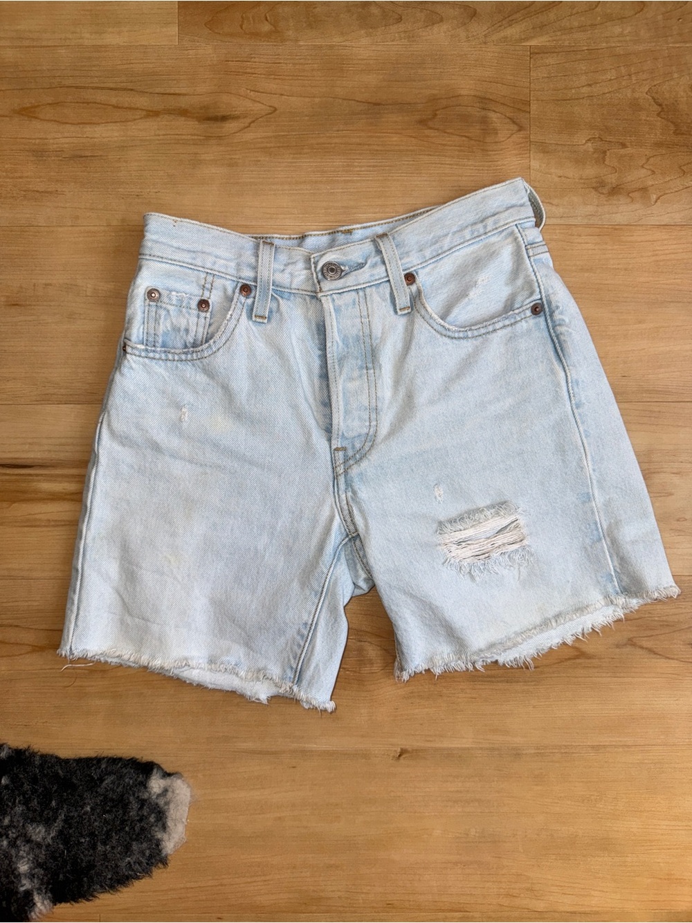 LEVI mid thigh shorts
